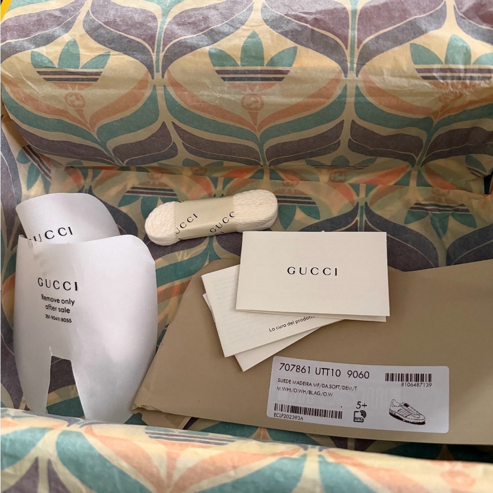Gucci / Adidas Cream and Navy Classic Sneakers - Picture 11 of 12